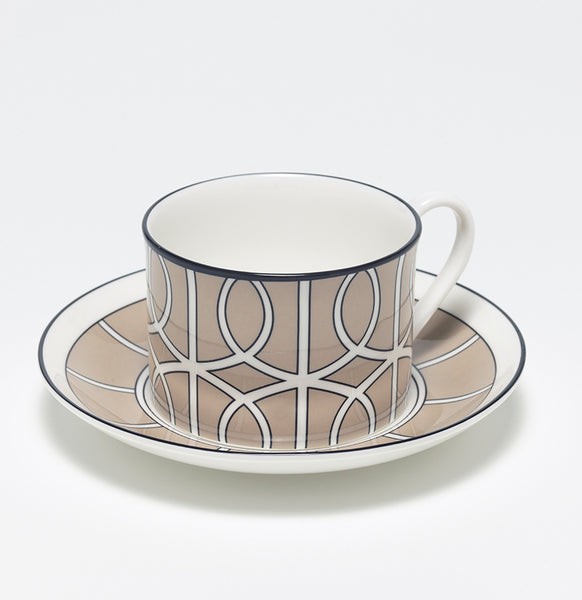 Loop Truffle/White Teacup & Saucer (Black)